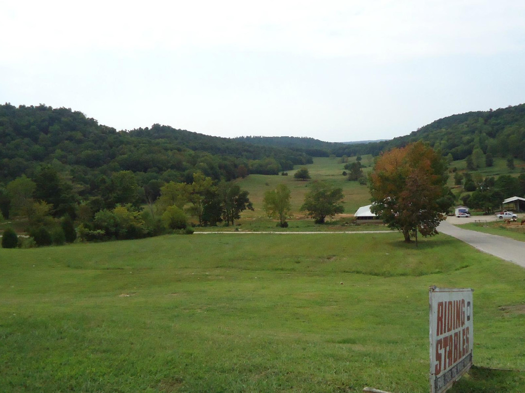 Jesse James Riding Stables-Cave City必去景点