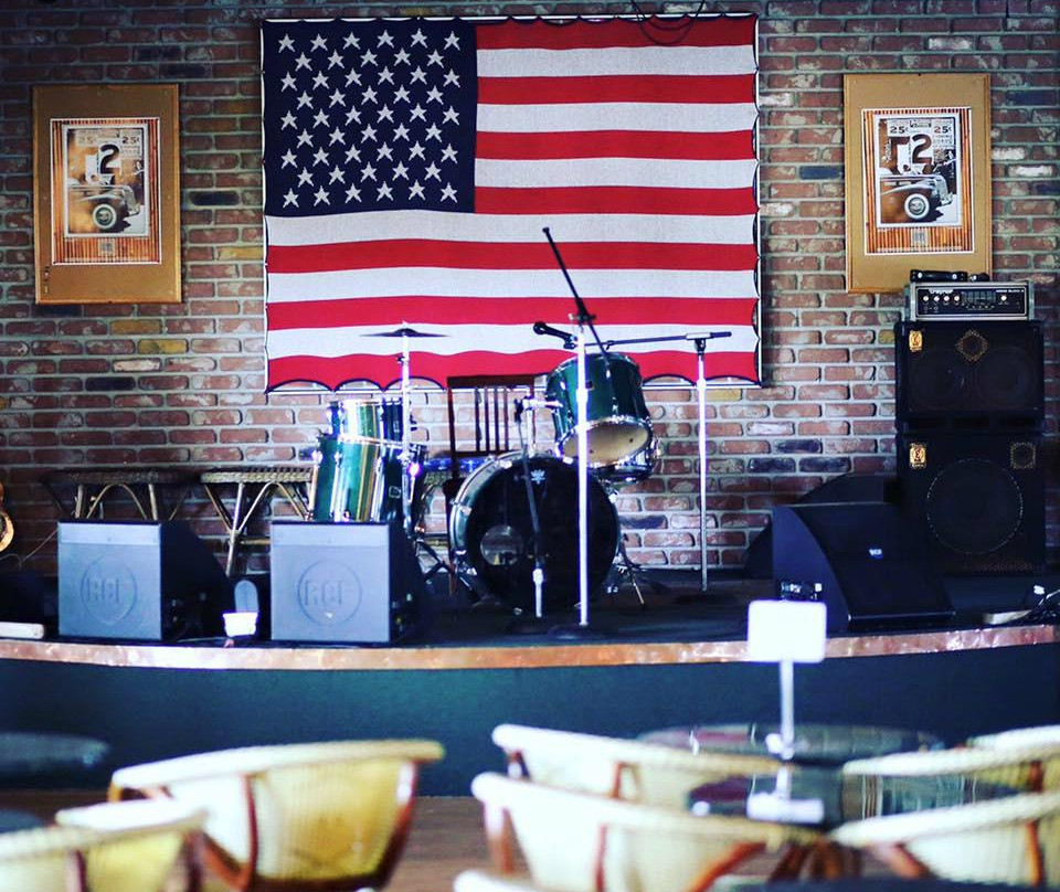 Bamboo Room-莱克沃思必去景点