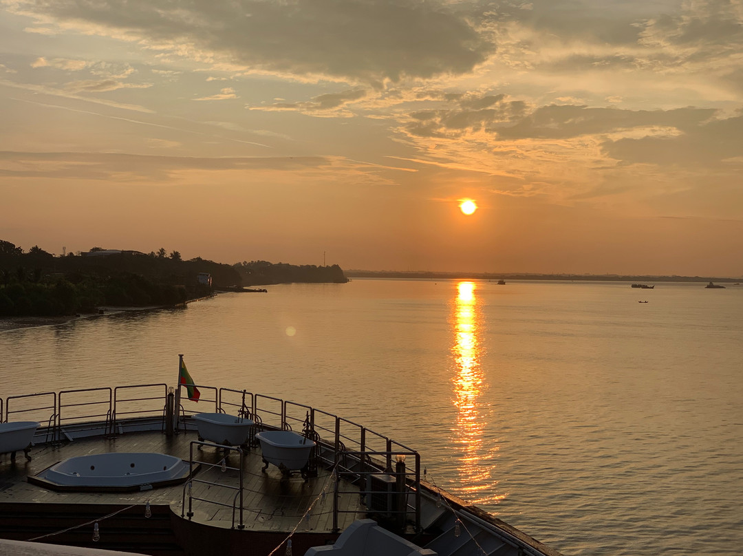 复古豪华游艇酒店主图