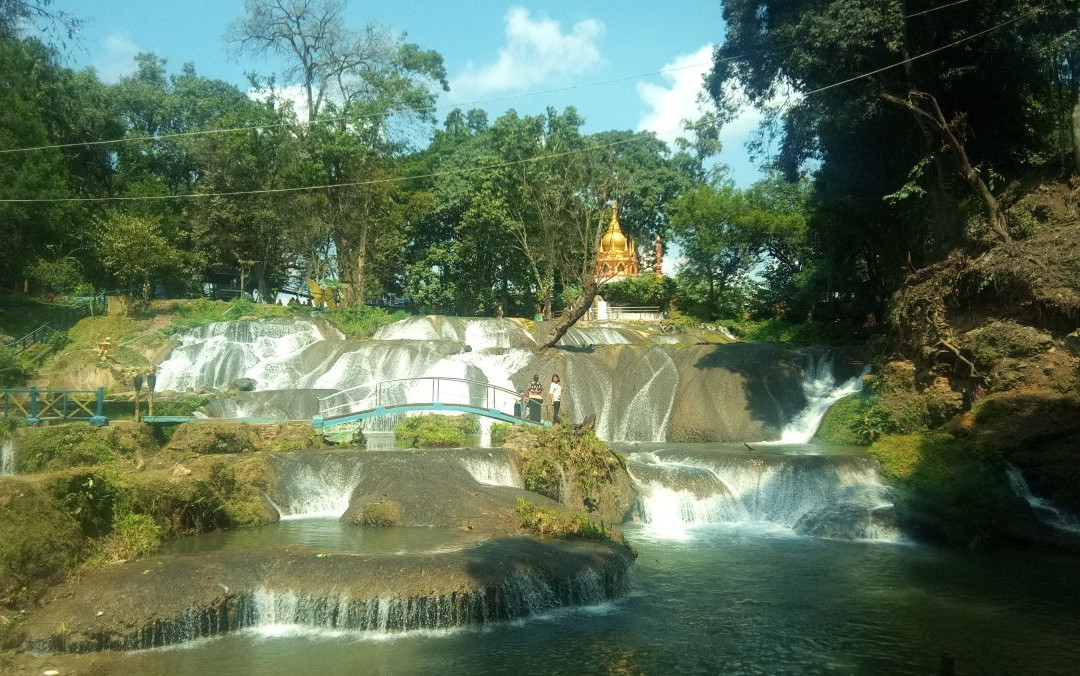 Hampshire Falls and Caves (Pwe Kauk)景点图片