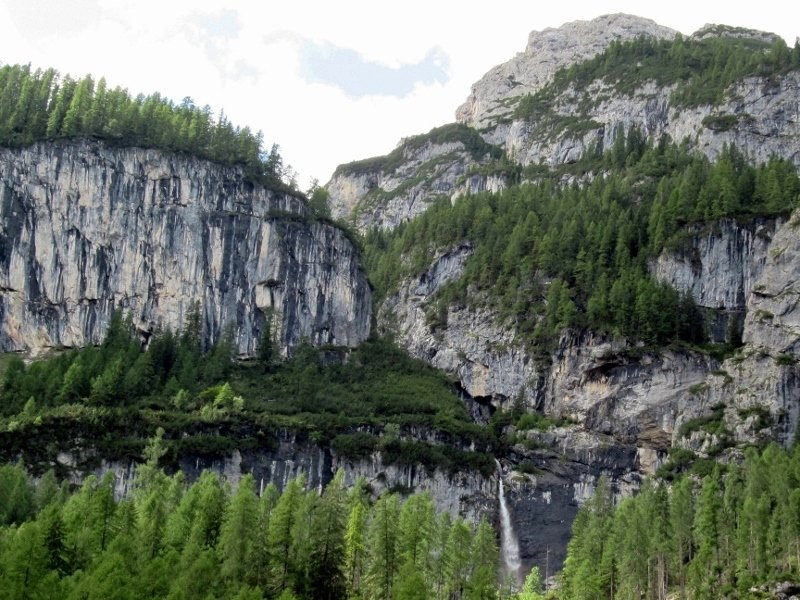 Cascata Orrido Val Di Gares景点图片