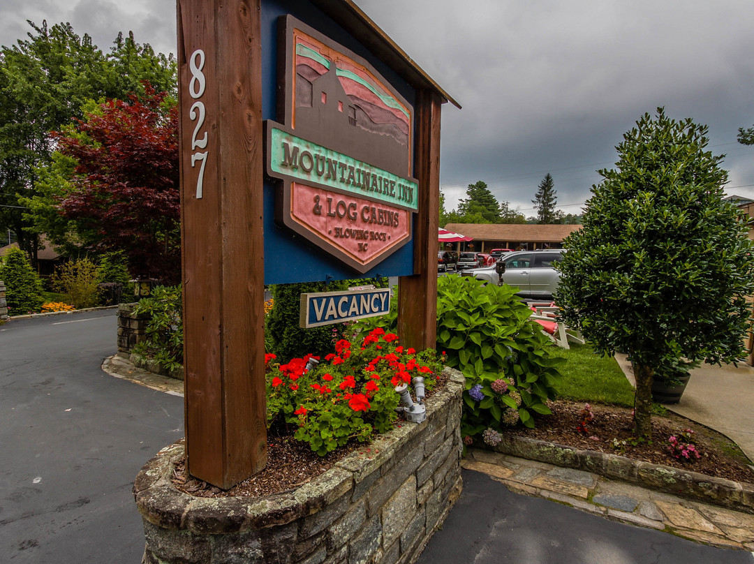 Mountainaire Inn and Log Cabins主图