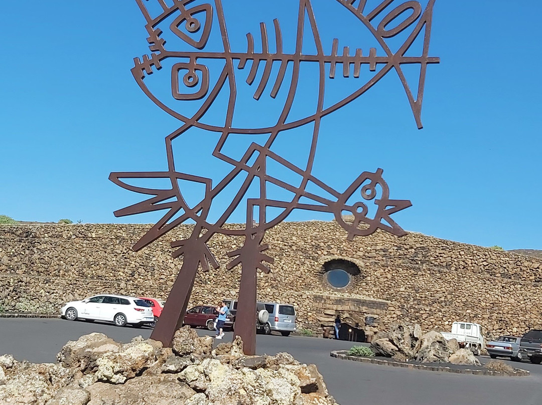 Fish Sculpture At Mirador Del Rio景点图片