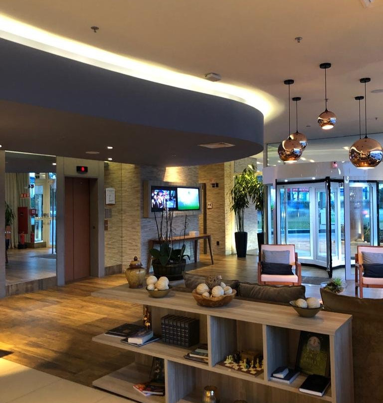 宜必思尚品库里提巴机场主图