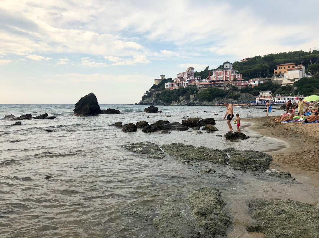 Baia del Quercetano景点图片