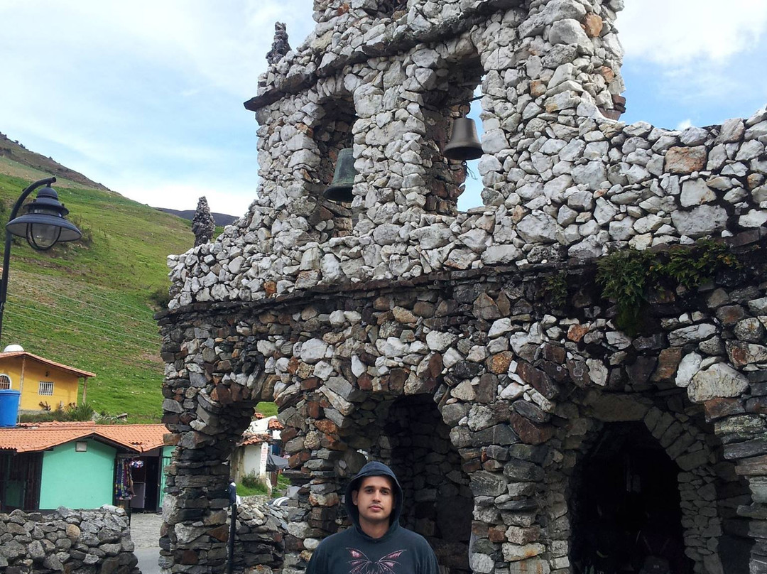 Capilla de Piedra de Juan Felix Sanchez景点图片