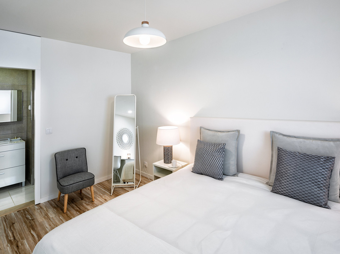 JR Studios & Suites I Rius I主图