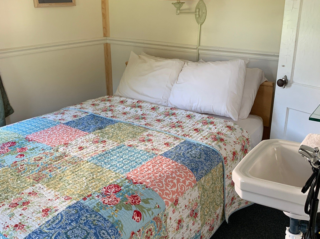 Rock Ledge Motel主图