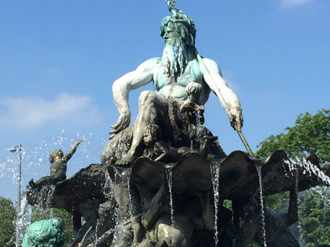 Neptunbrunnen-柏林必去景点