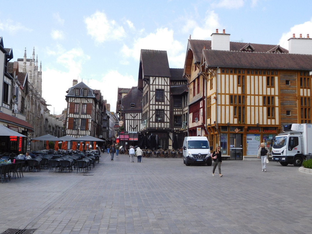 Place Jean Jaures-特鲁瓦必去景点
