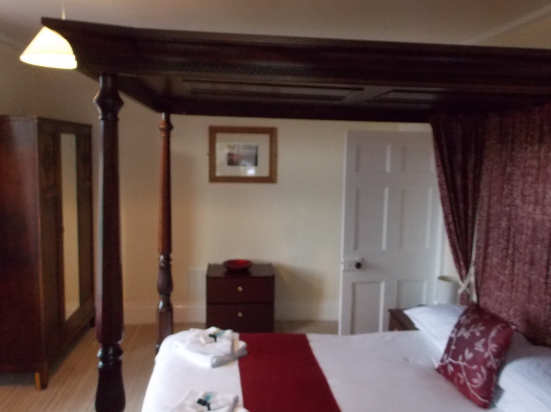 The Crown Hotel主图