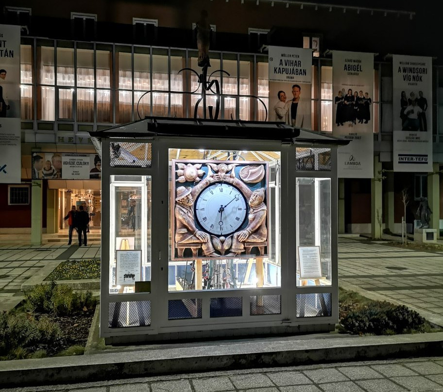 Earth Tower Clock-Foldonjaro toronyora景点图片