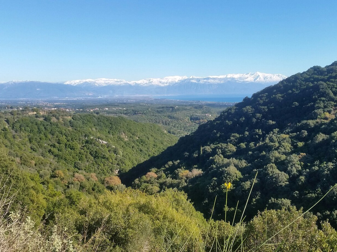 Polylimnio Waterfalls Tours-Charavgi必去景点