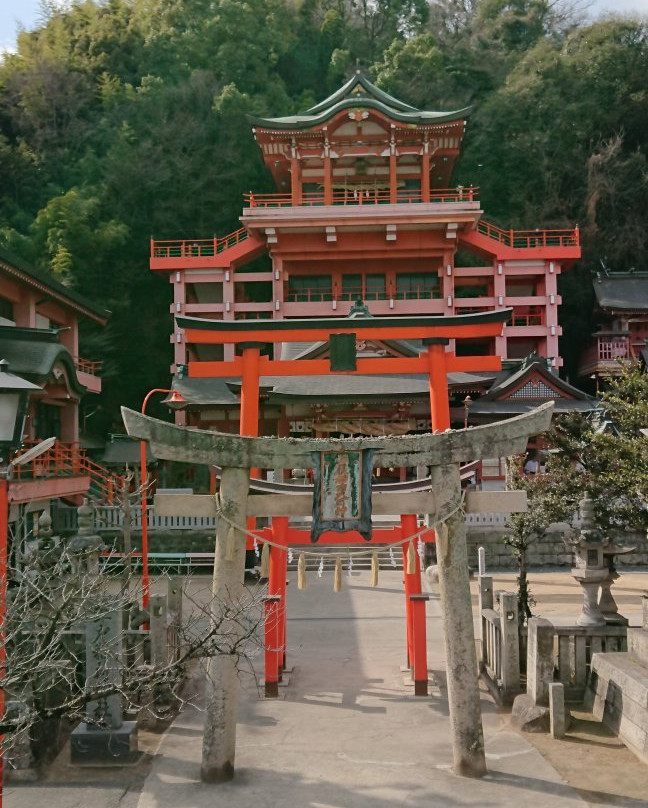 Kusadoinari Shrine景点图片