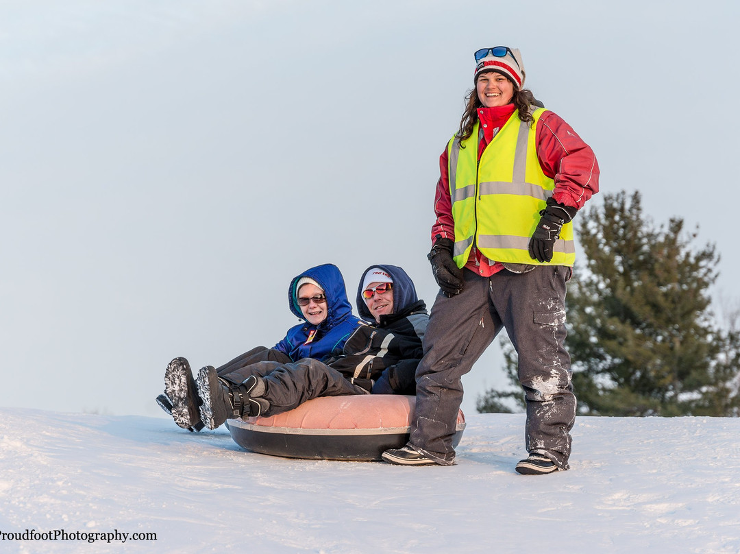 River Valley Winter Tube Slide-圣玛丽必去景点