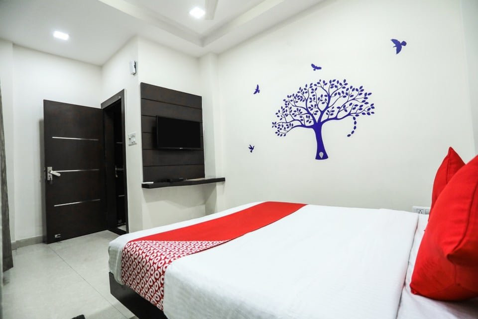 OYO 2681 Hotel Madhuram palace主图