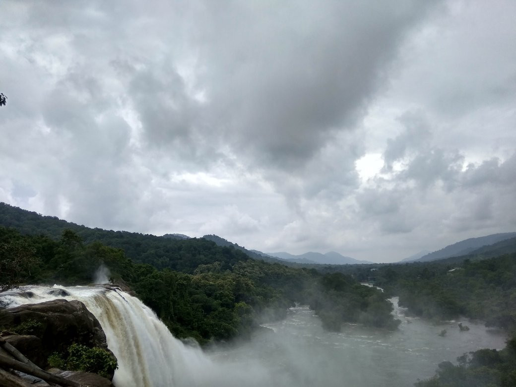 Athirappilly Water Falls景点图片