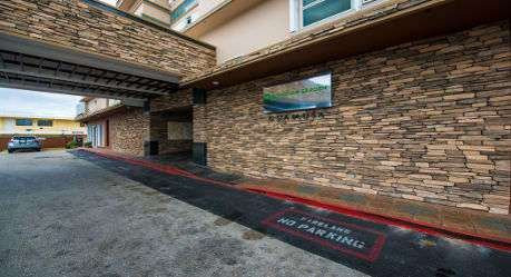 塔穆宁华美达酒店及套房主图