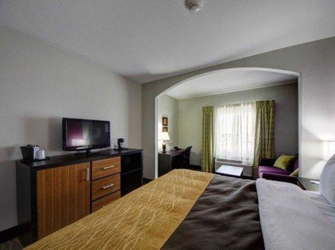 Comfort Inn & Suites Tulsa I-44 West - Rt 66主图
