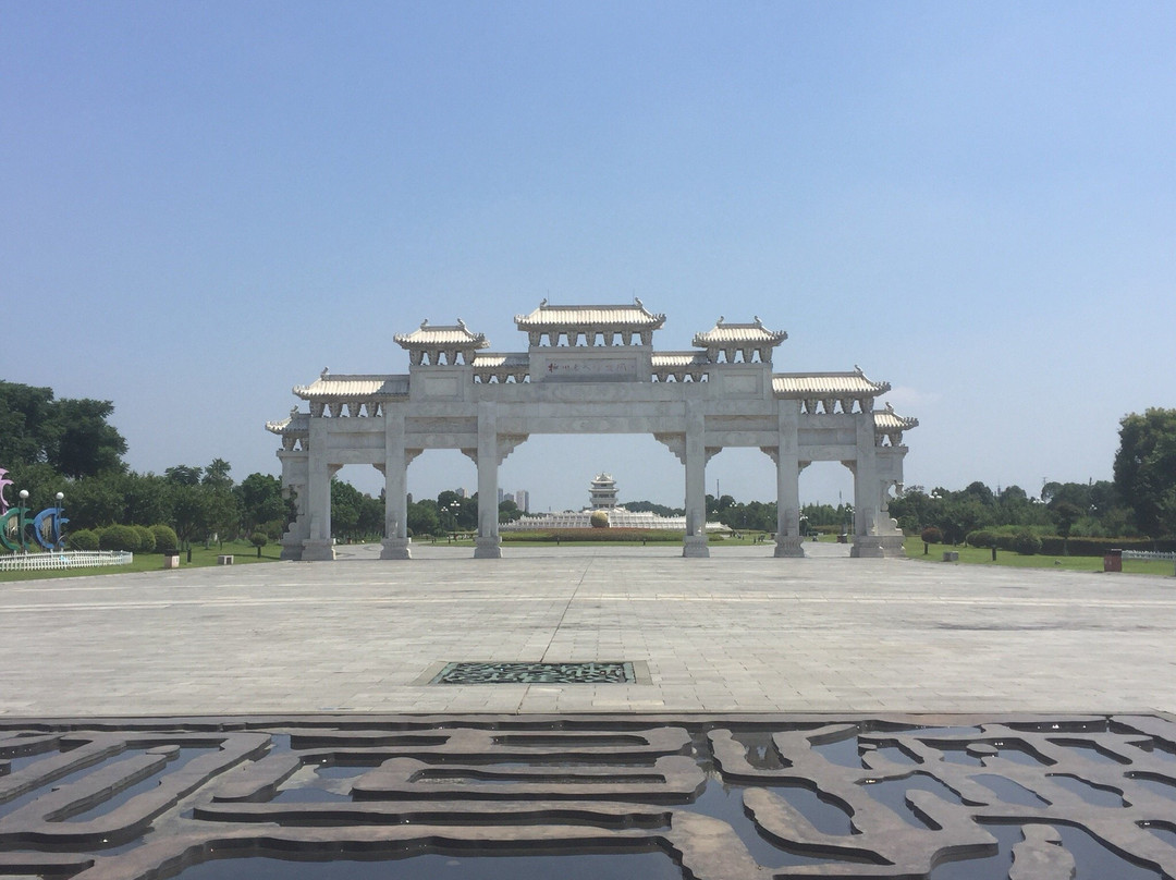 名人雕塑园-抚州市必去景点