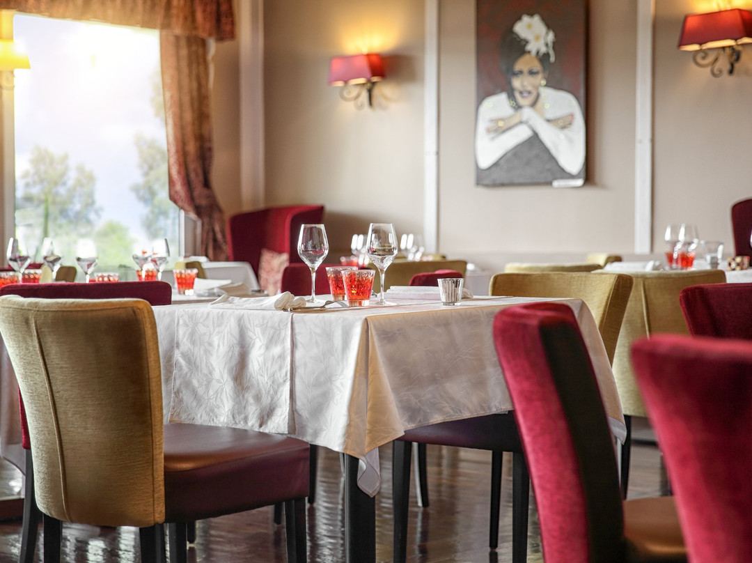 Logis Hôtel les Voyageurs主图