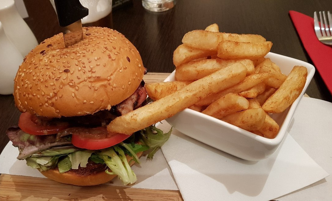 拉弗顿俱乐部酒店主图