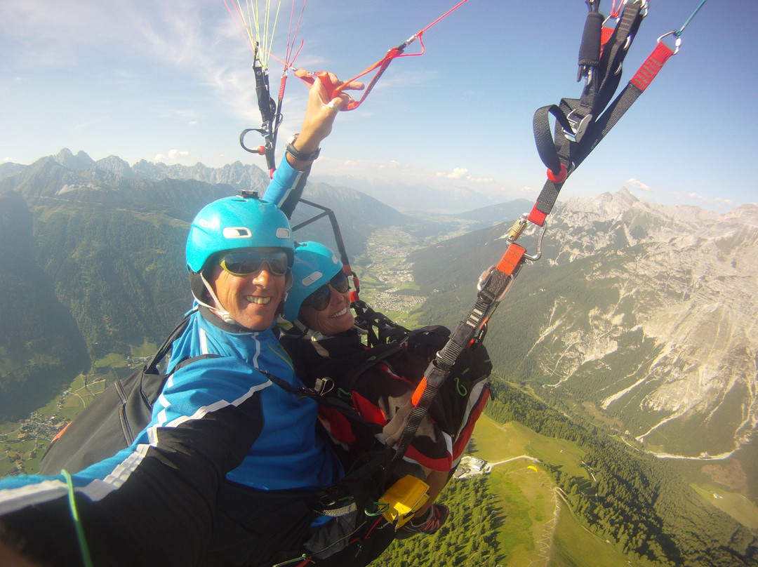 Tandem Paragliding景点图片