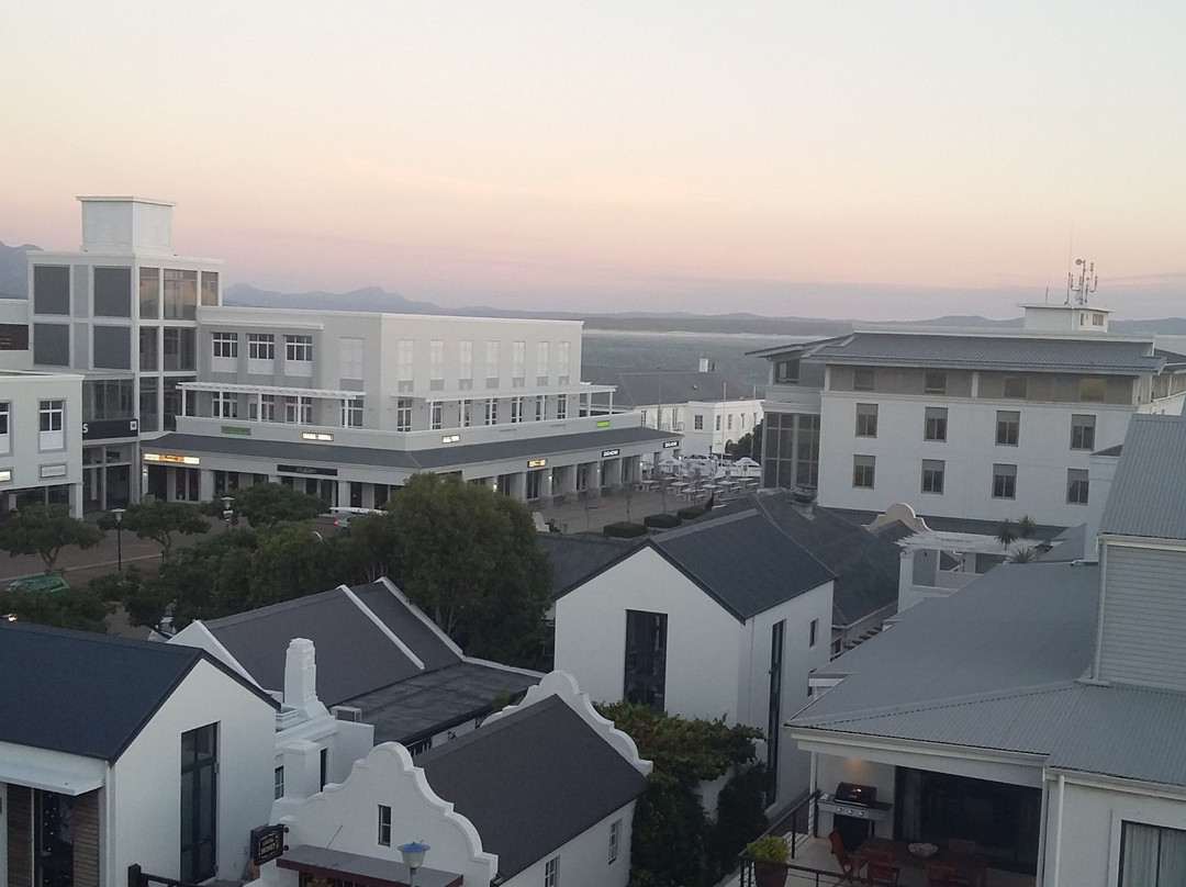 Whale Coast All Suite Hotel主图