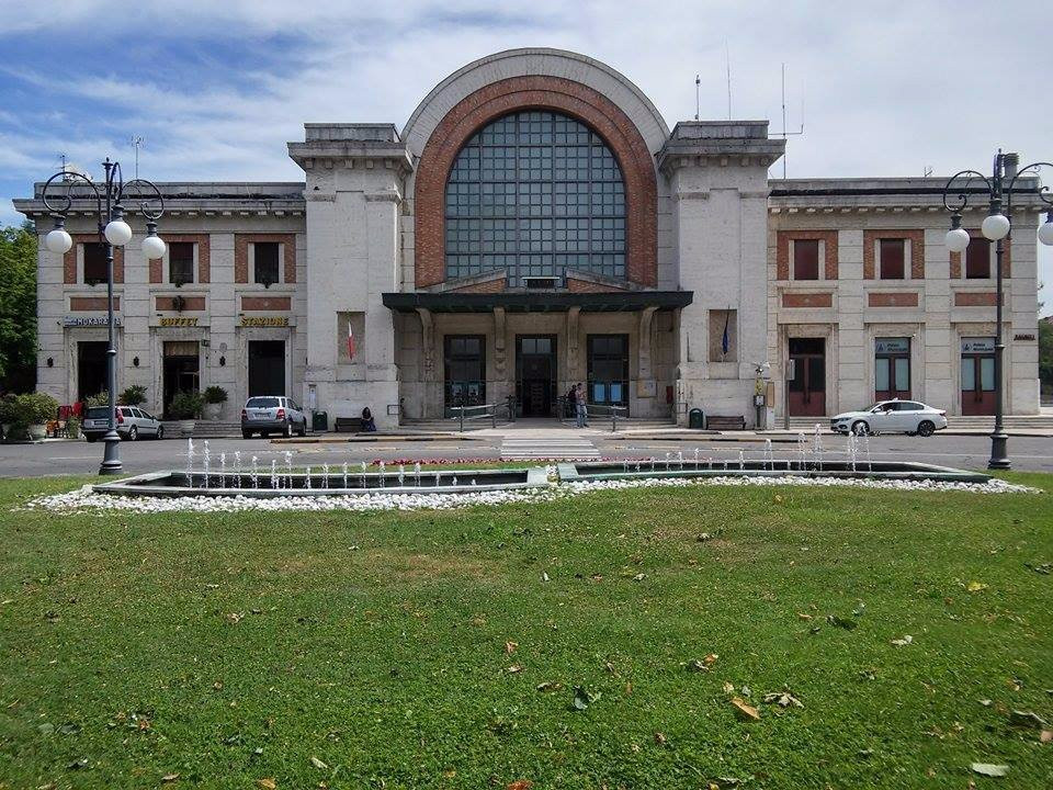 Stazione Ferroviaria di Salsomaggiore Terme-萨尔索马焦雷泰尔梅必去景点