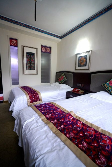 千户苗寨苗皇文化大酒店主图