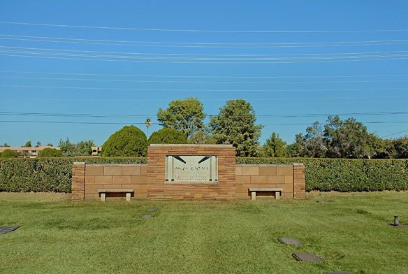 West Resthaven Funeral Home and Park Cemetery-格兰岱尔必去景点