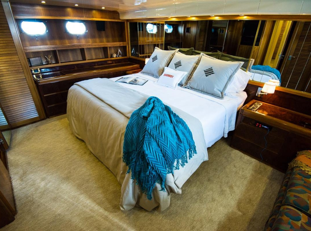 Everest Yacht Charters景点图片