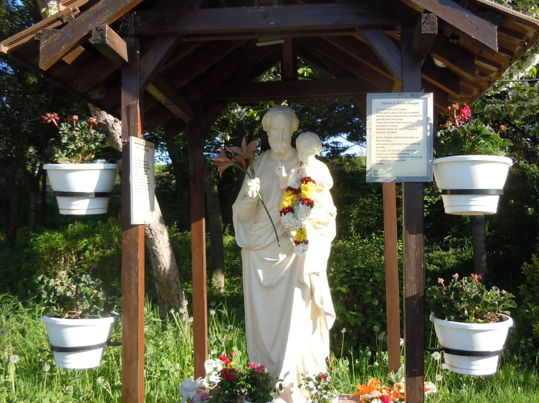 Statue de Notre-Dame-de-France, Reine de la Paix