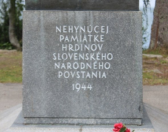 Strbske Pleso旅游景点-Monument to victims of SNP