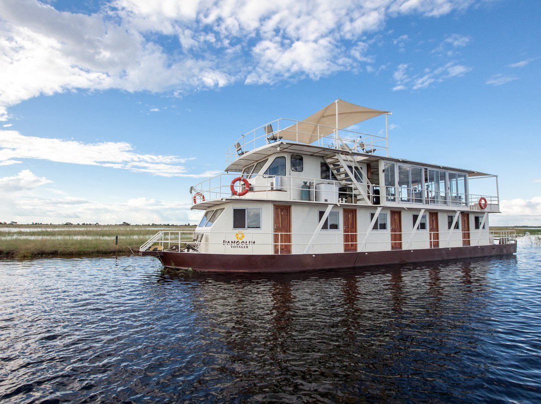 Pangolin Voyager Houseboat