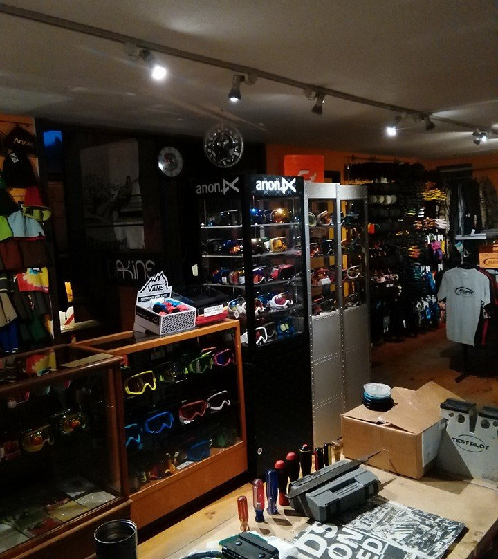 No School Snowboard Shop-Jeffersonville必去景点