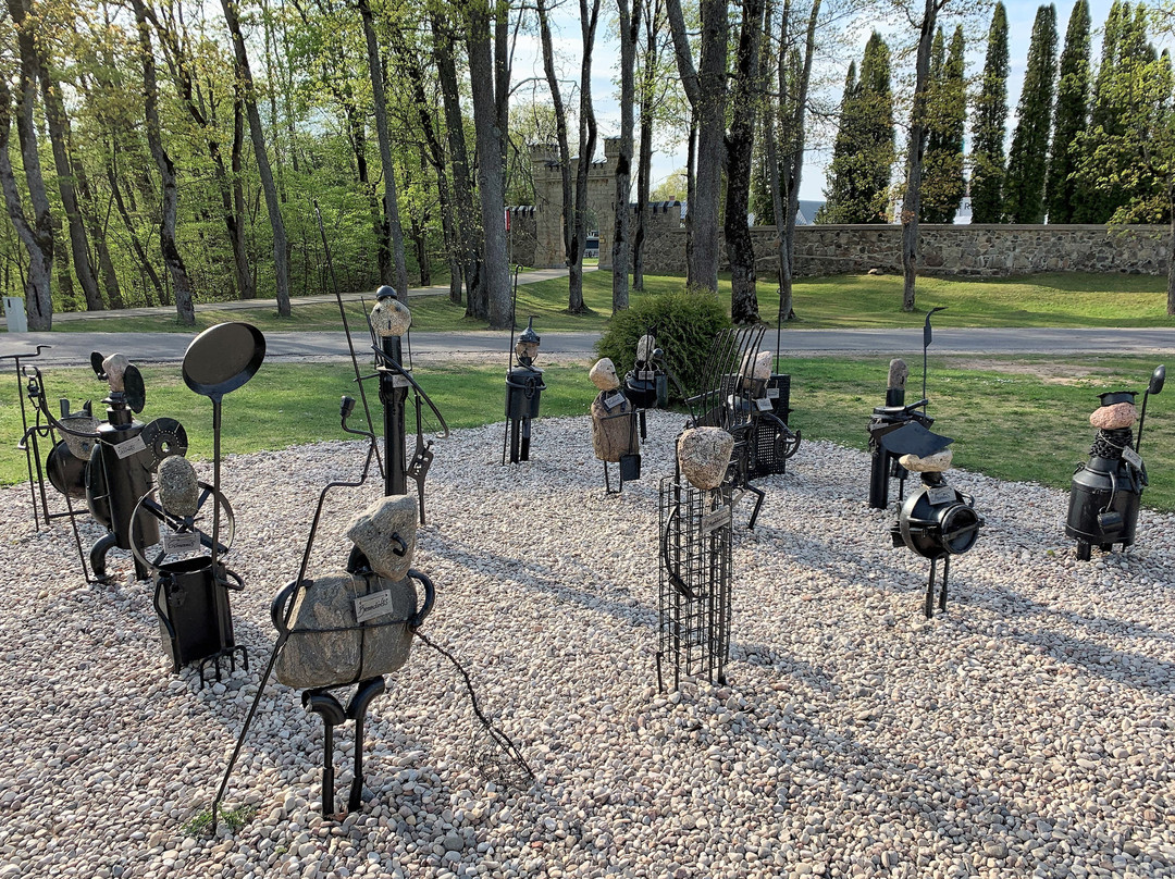 Sculptural Group Parade of the Knights-锡古尔达必去景点