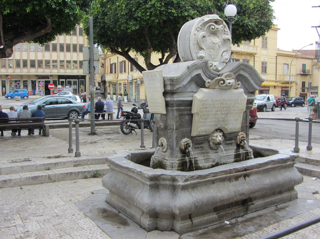Fontana degli Otto Cannoli景点图片
