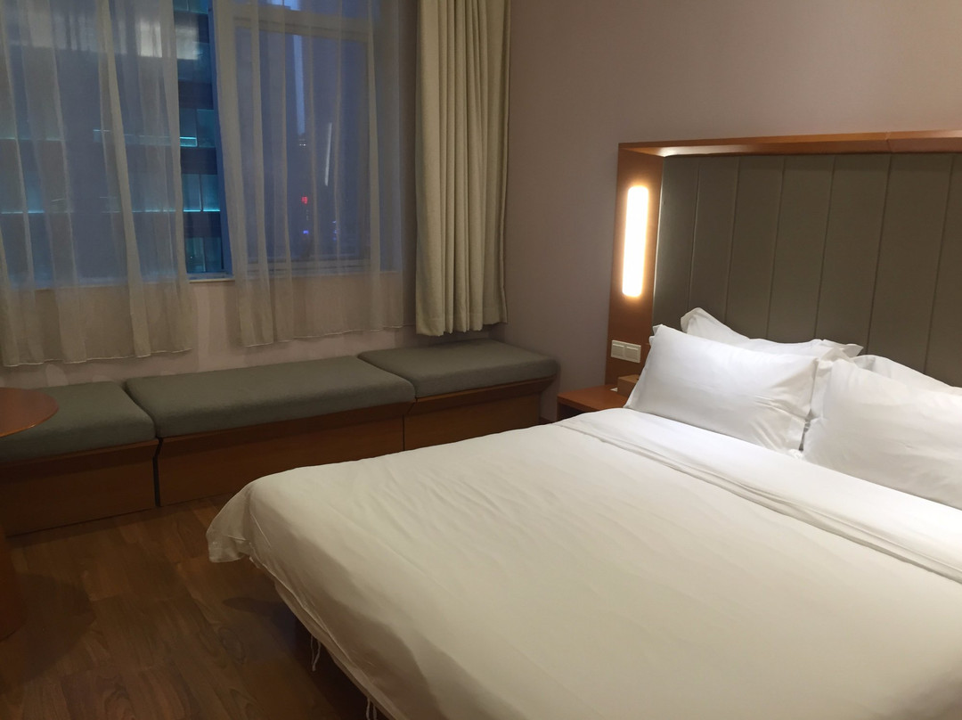 重庆全季酒店解放碑步行街店主图