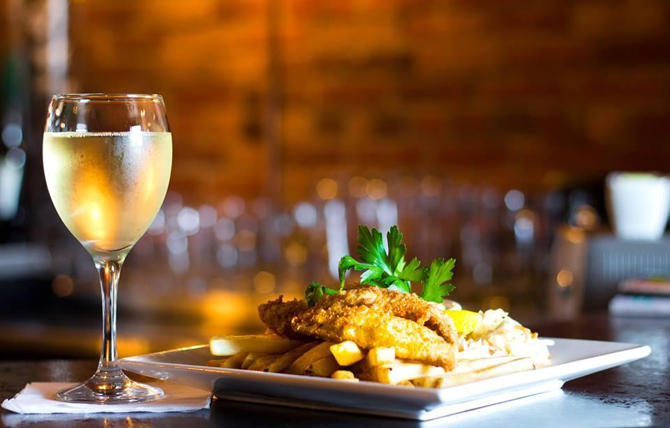 Kingsville餐馆和美食-The Main Grill and Ale House