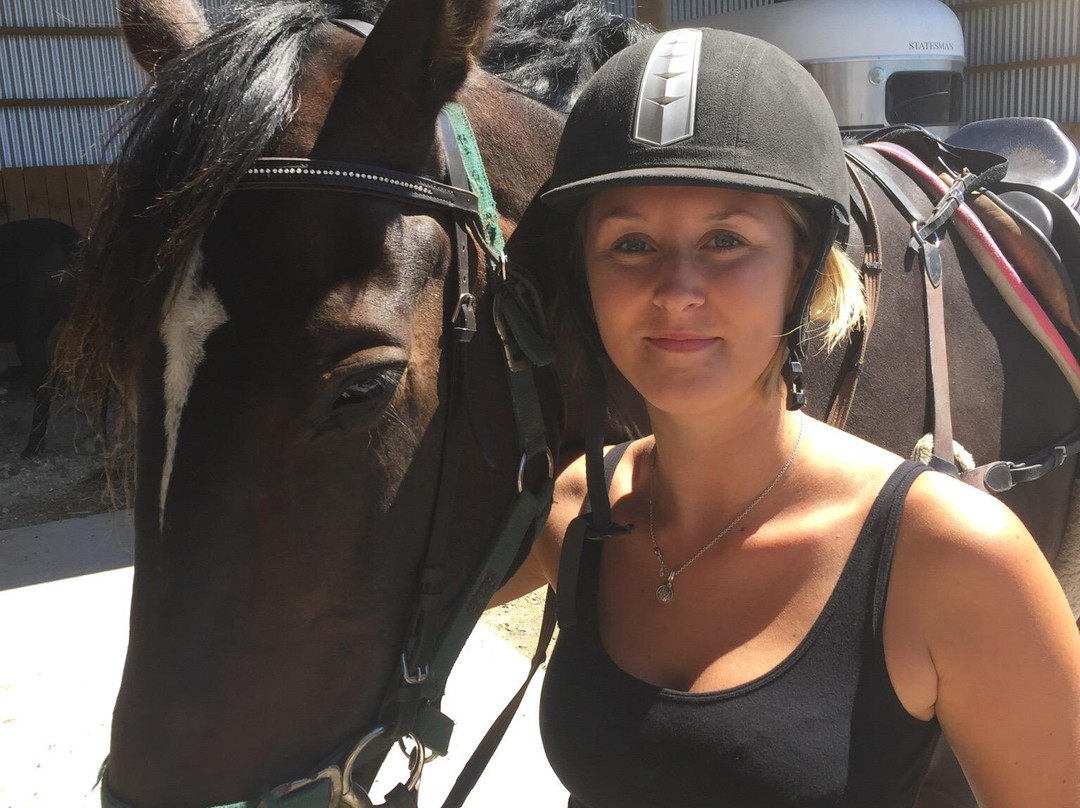 Weka Pass Horse Treks & Riding Centre景点图片
