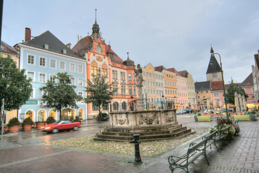Fischbrunnen-因河畔布劳瑙必去景点