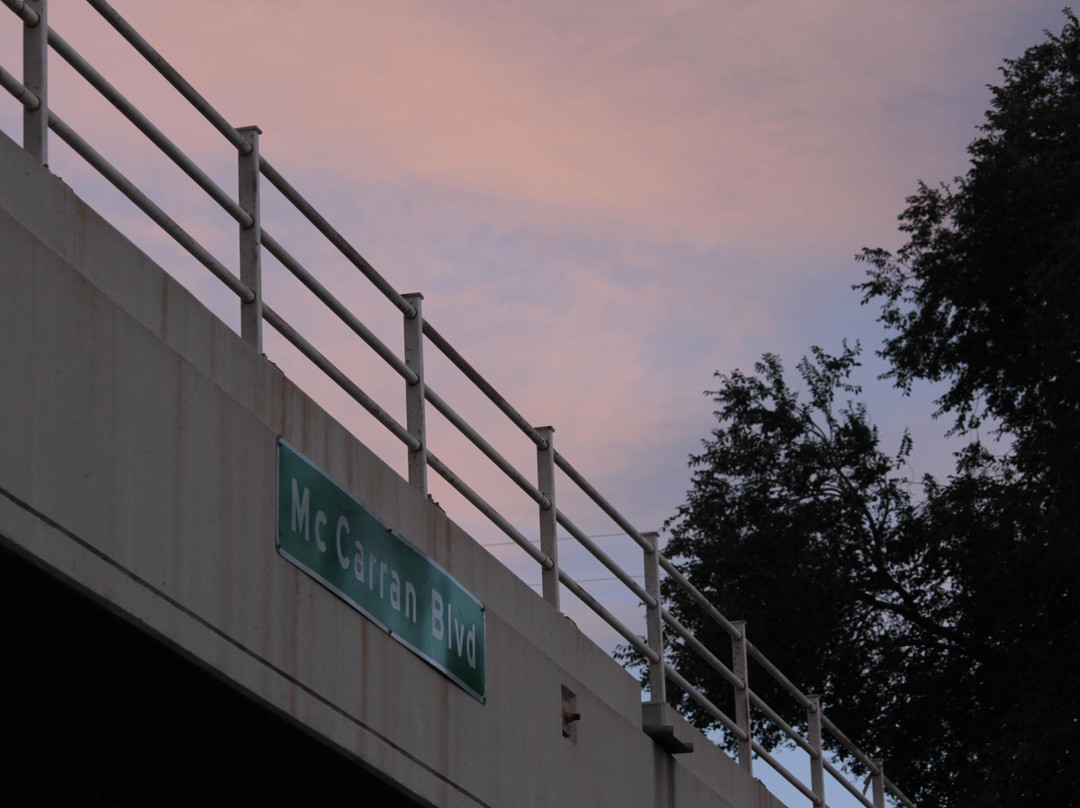 Mccarran Bridge-斯帕克斯必去景点