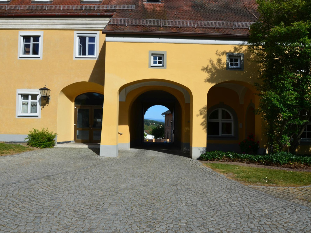 Kloster St. Dominikus-Roding必去景点