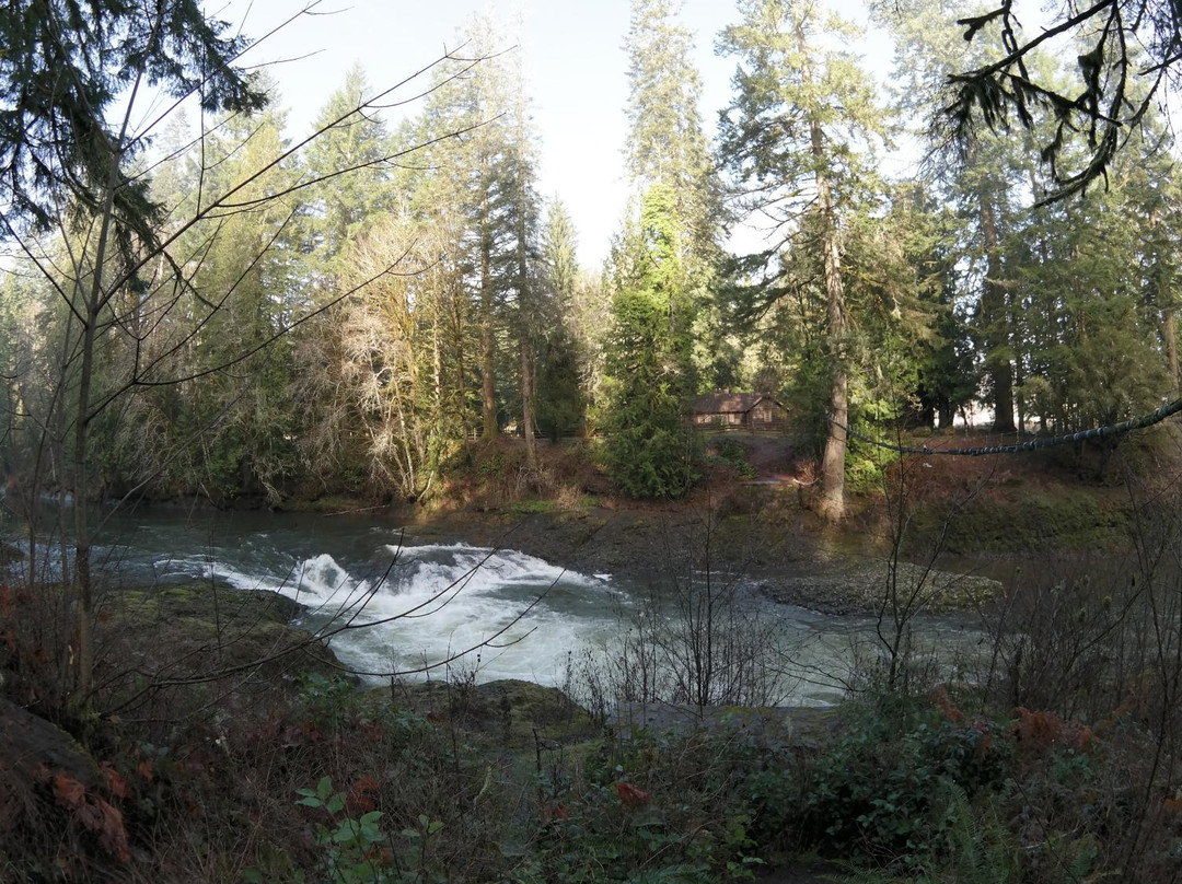 Rainbow Falls State Park景点图片