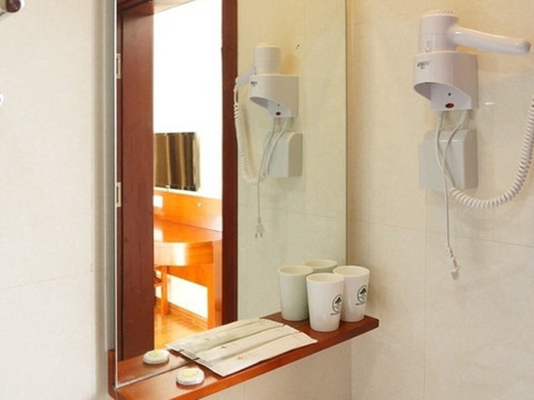 华锦之星酒店(青岛城市阳台景区西海岸汽车总站店)主图