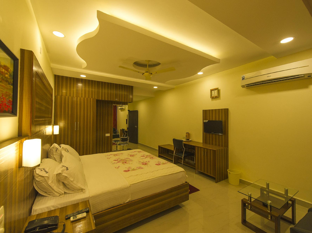 Hotel Green Park Suites Manipal主图