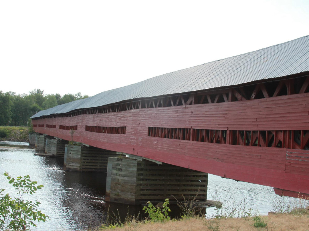 Pont Félix-Gabriel-Marchand-Fort Coulonge必去景点
