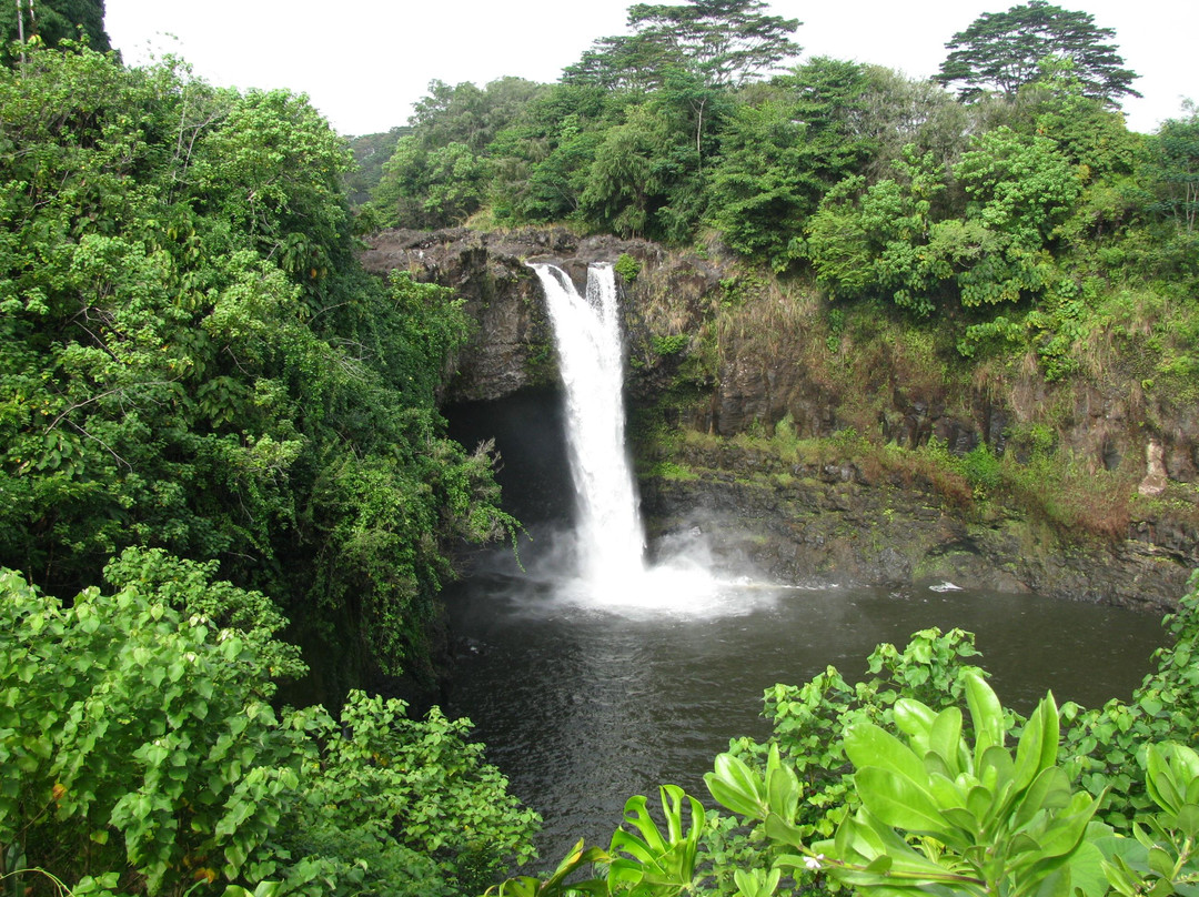 彩虹瀑布-希洛必去景点