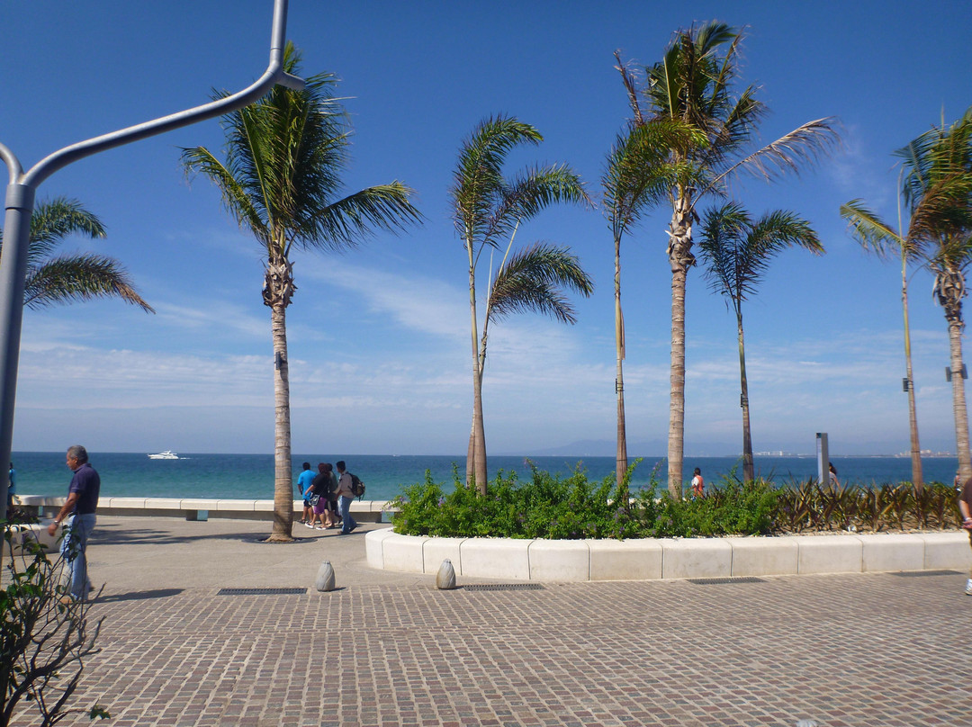 港海滨长廊（防波堤大道）-瓦拉塔港必去景点